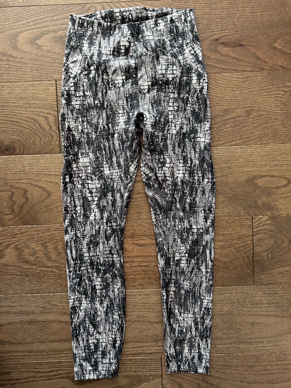 Lululemon Size 4 InStill High Rise Tights Leggings 25"